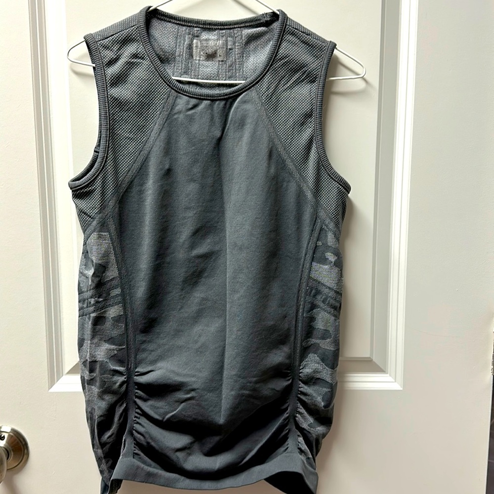 Athleta muscle tank workout top size medium gray